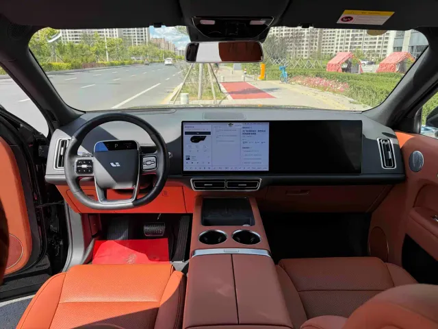 Li Auto L8 — Фото автомобиля 9