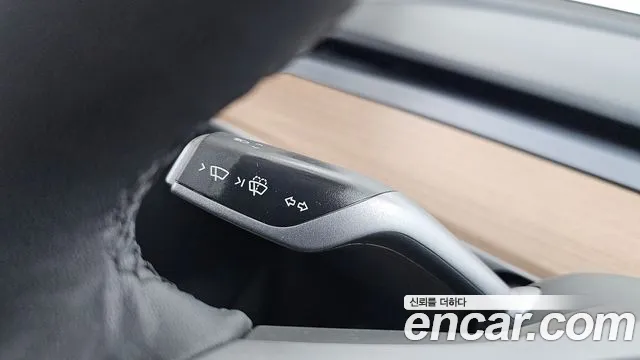 Tesla Model 3 — Фото автомобиля 30