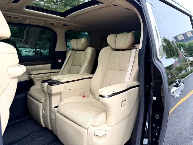 Toyota Vellfire — Фото автомобиля 15