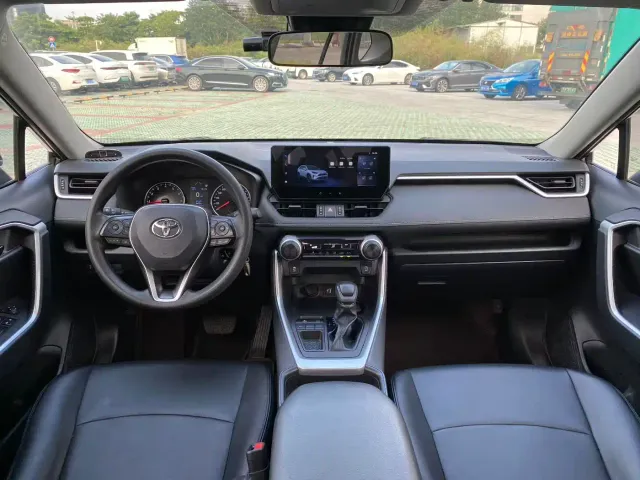 Toyota RAV4 — Фото автомобиля 6