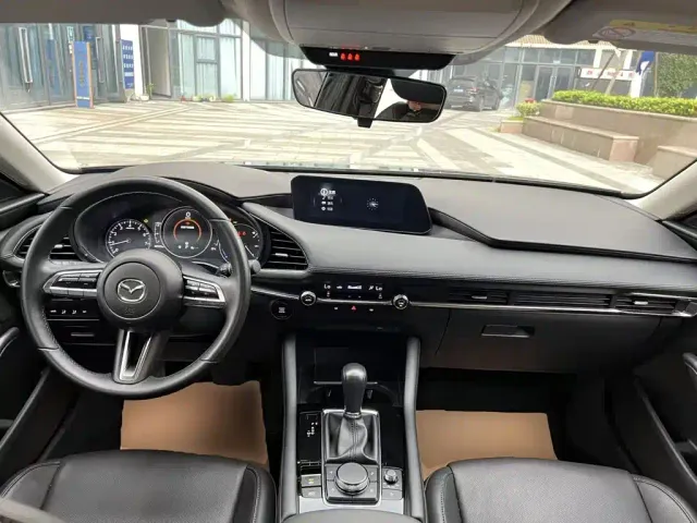 Mazda Axela — Фото автомобиля 9