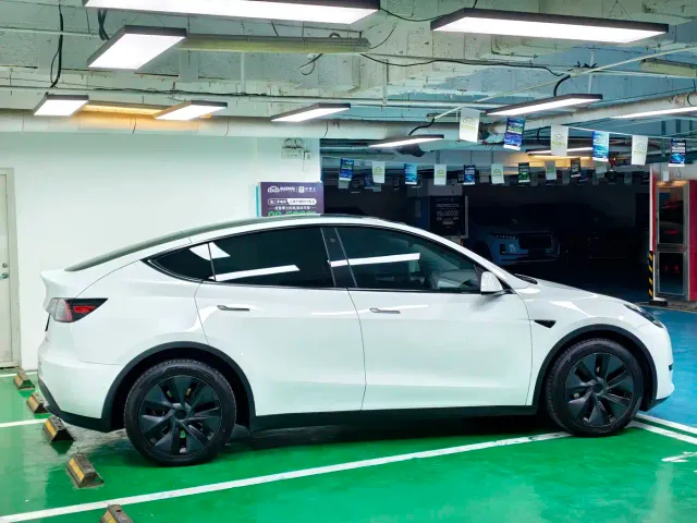 Tesla Model Y — Фото автомобиля 6