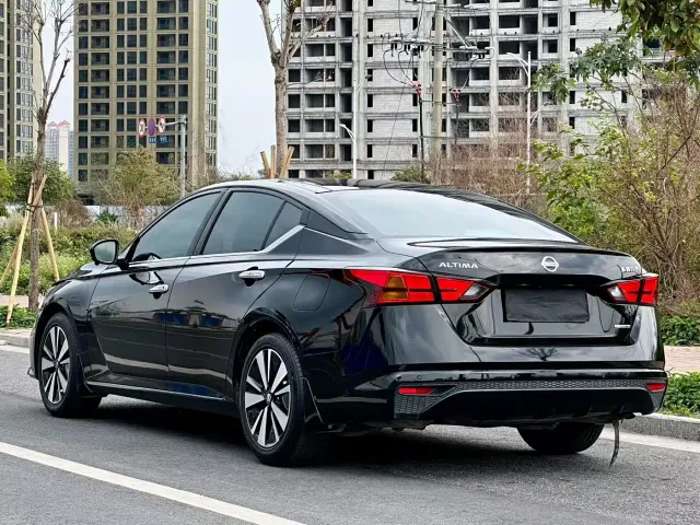 Nissan Teana — Фото автомобиля 3