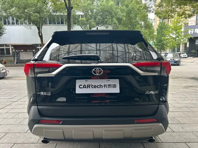 Toyota RAV4 — Фото автомобиля 15