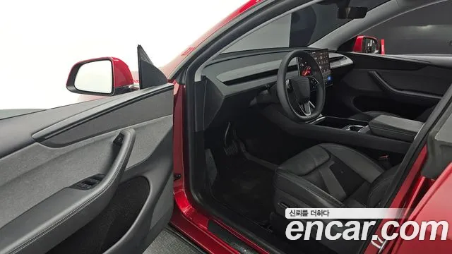 Tesla Model Y — Фото автомобиля 10