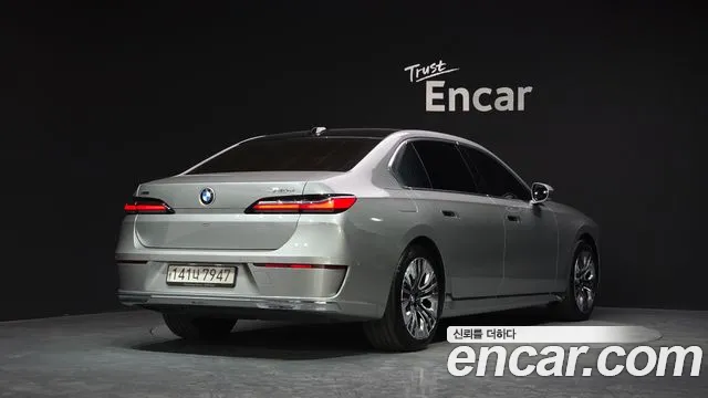 BMW 7 Series G70 — Фото автомобиля 2