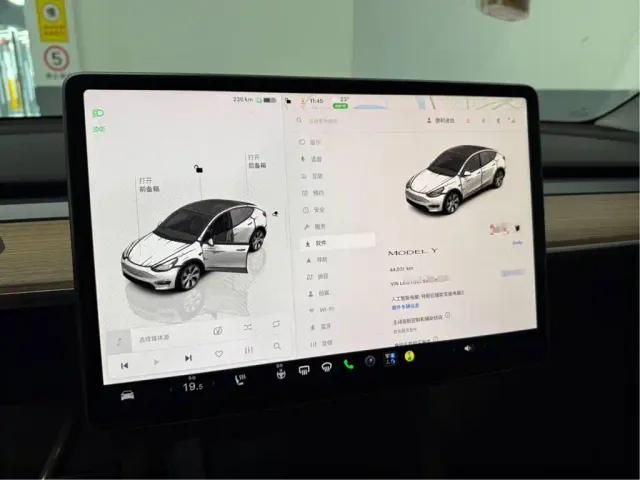 Tesla Model Y — Фото автомобиля 12