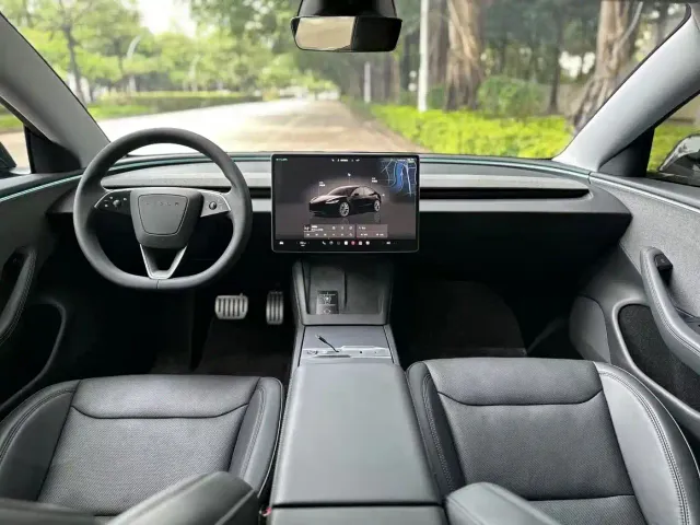 Tesla Model 3 — Фото автомобиля 6