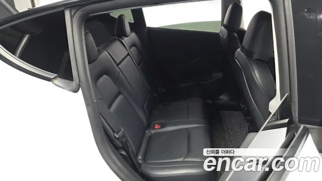 Tesla Model Y — Фото автомобиля 12
