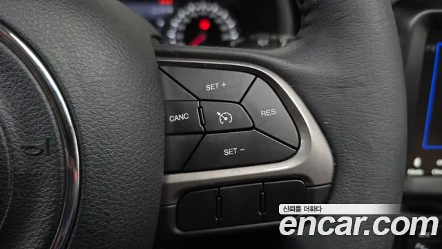 Jeep Renegade — Фото автомобиля 29
