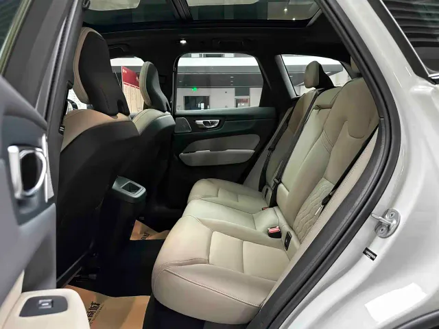 Volvo XC60 — Фото автомобиля 12