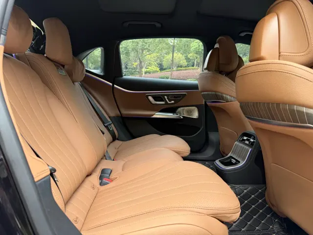 Mercedes-Benz E-Class — Фото автомобиля 9