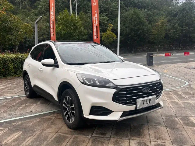 Ford Escape — Фото автомобиля 3