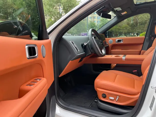 Li Auto L6 — Фото автомобиля 7