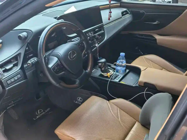 Lexus ES — Фото автомобиля 14