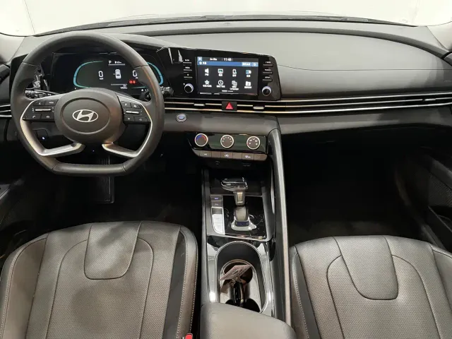 Hyundai Elantra — Фото автомобиля 12