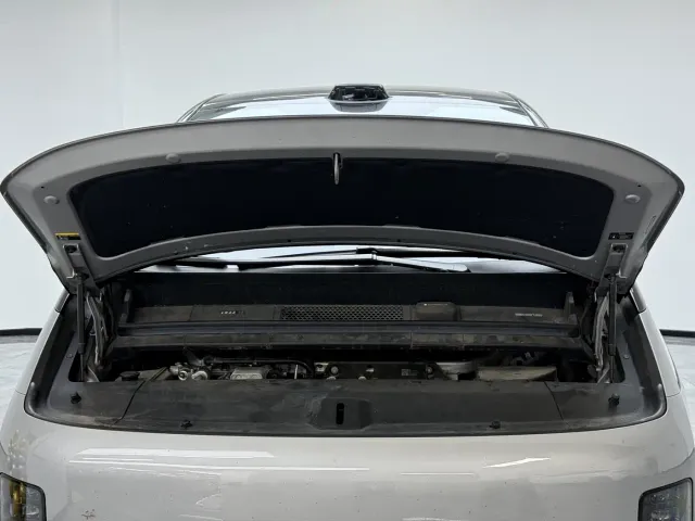 Li Auto MEGA — Фото автомобиля 10