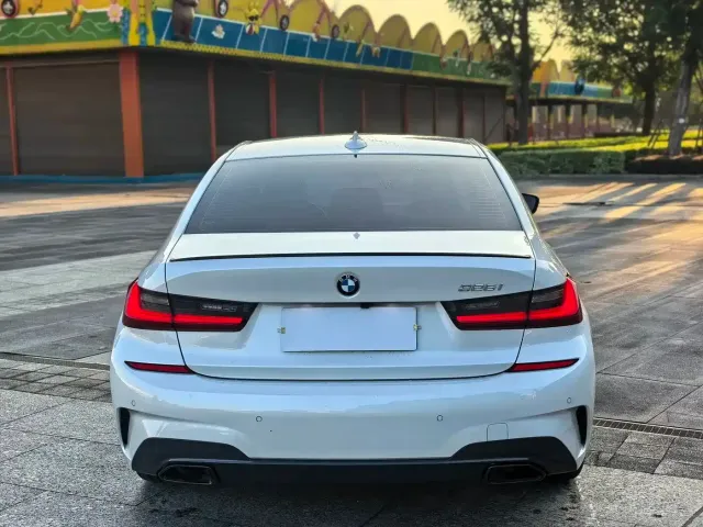BMW BMW 3 Series 2022 325i M Sport Shadow Edition — Фото автомобиля 5