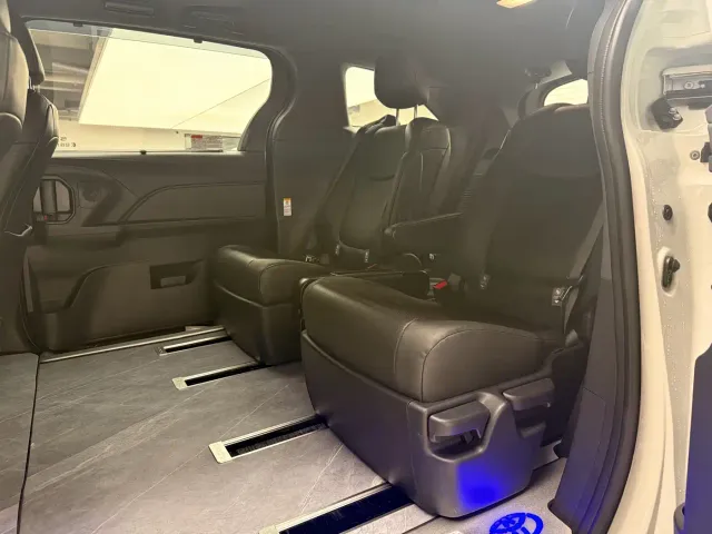 Toyota Sienna — Фото автомобиля 12