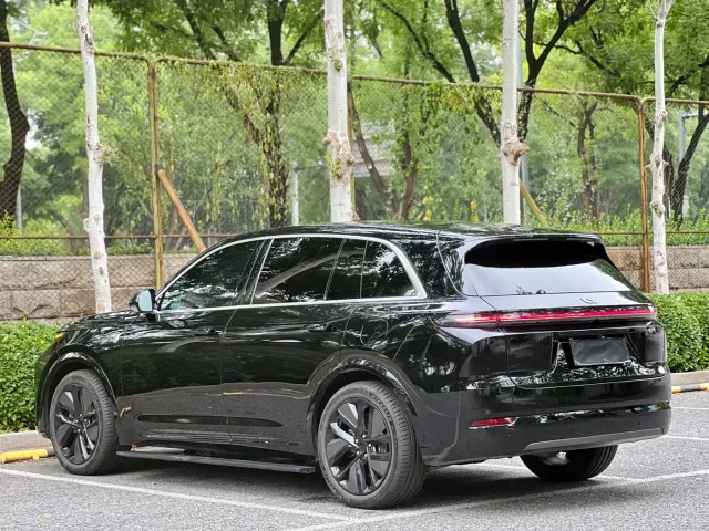 Li Auto L7 — Фото автомобиля 18