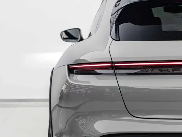 Porsche Taycan — Фото автомобиля 6
