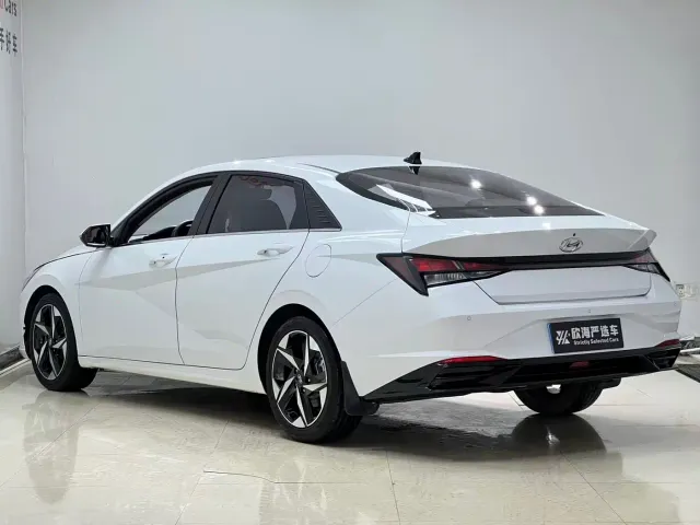Hyundai Elantra — Фото автомобиля 6