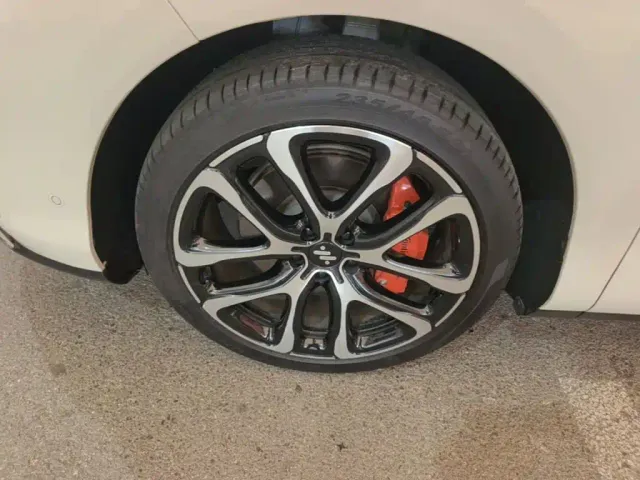 IM Motors LS6 — Фото автомобиля 22