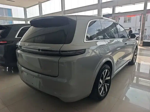 Li Auto L8 — Фото автомобиля 6