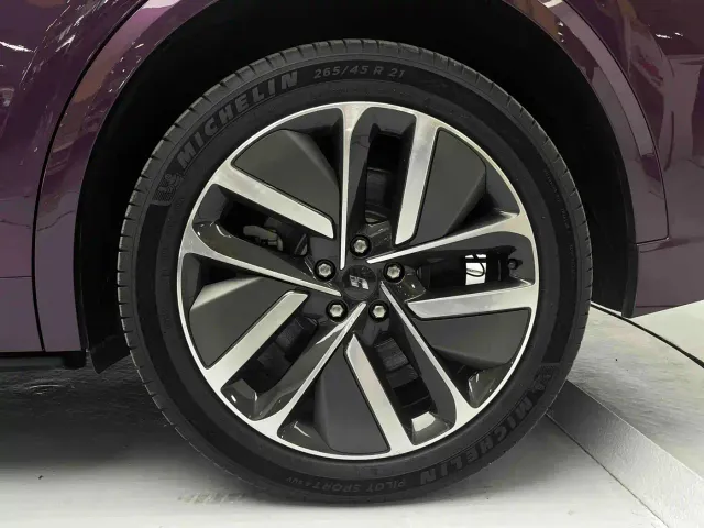 Li Auto L9 — Фото автомобиля 7