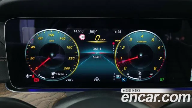Mercedes-Benz E-Class — Фото автомобиля 8