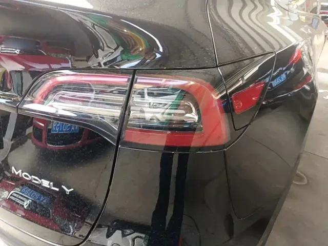 Tesla Model Y — Фото автомобиля 7