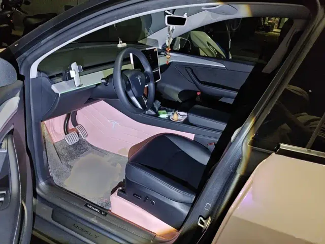 Tesla Model Y — Фото автомобиля 11