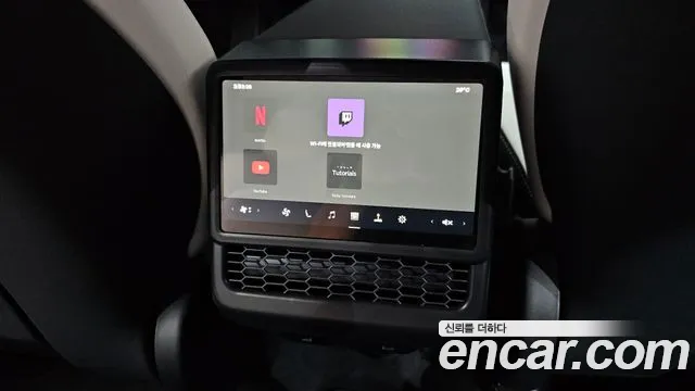 Tesla Model Y — Фото автомобиля 30