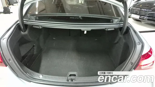Mercedes-Benz E-Class — Фото автомобиля 6
