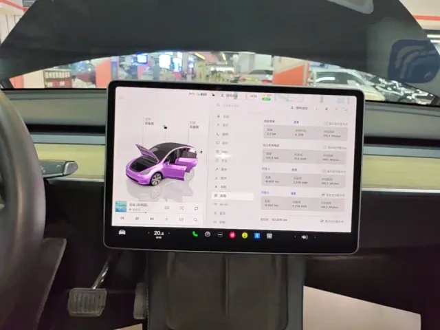 Tesla Model Y — Фото автомобиля 12