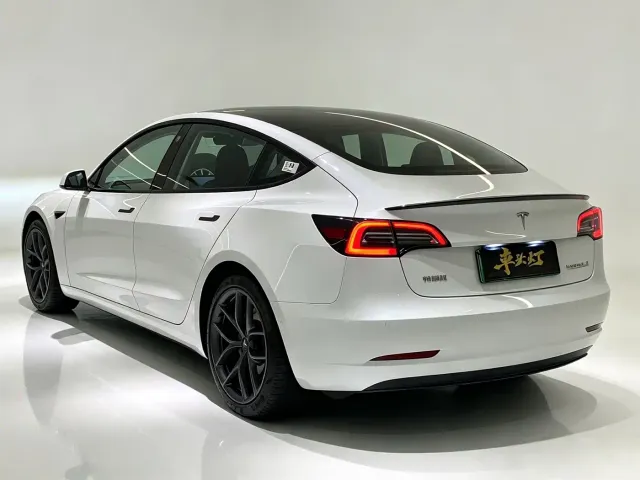Tesla Model 3 — Фото автомобиля 7