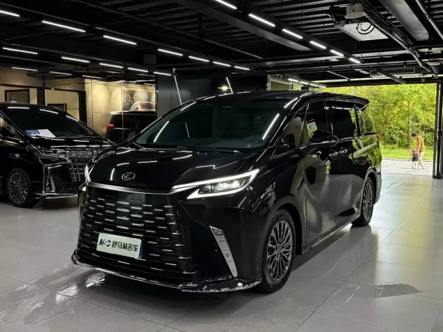 Фотография автомобиля — Lexus LM