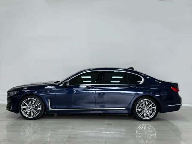 BMW 7 Series — Фото автомобиля 7