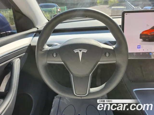 Tesla Model Y — Фото автомобиля 11