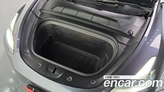 Tesla Model Y — Фото автомобиля 6