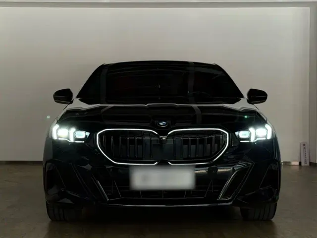 BMW 5 Series — Фото автомобиля 10