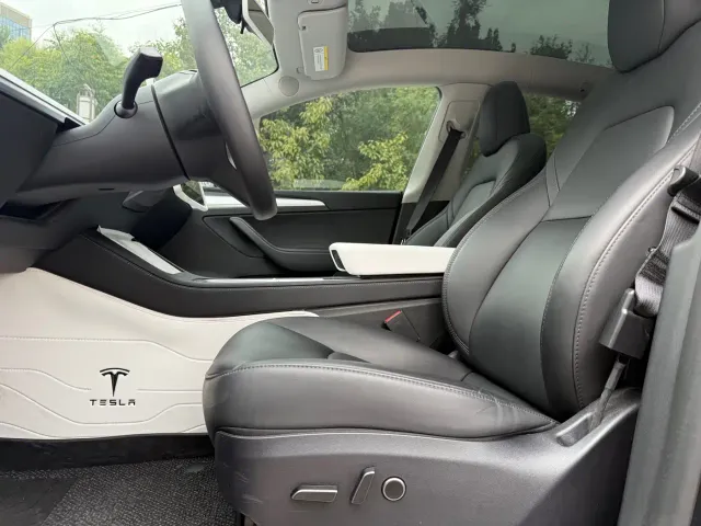Tesla Model Y — Фото автомобиля 9