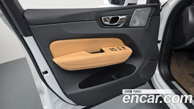 Вольво XC60 — Фото автомобиля 20