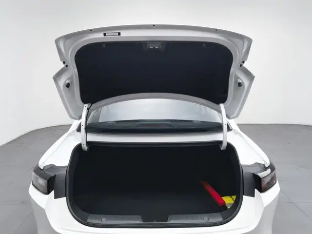 Changan Eado — Фото автомобиля 16
