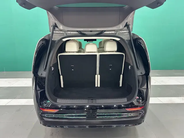Li Auto MEGA — Фото автомобиля 11