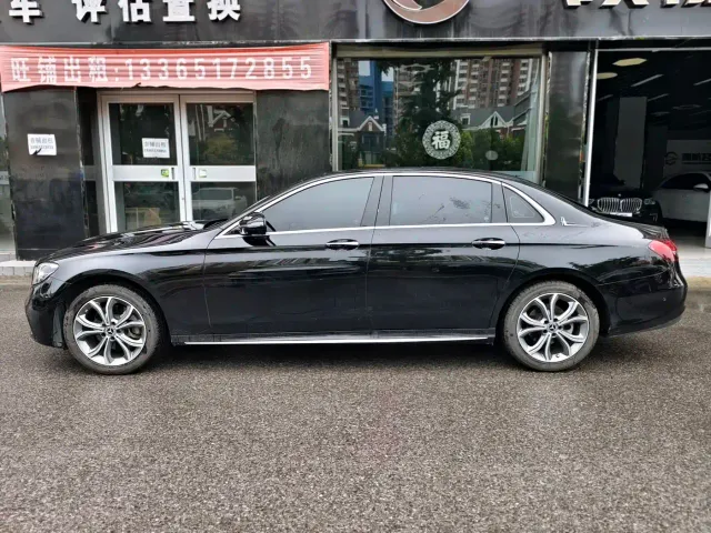Mercedes-Benz E-Class — Фото автомобиля 5