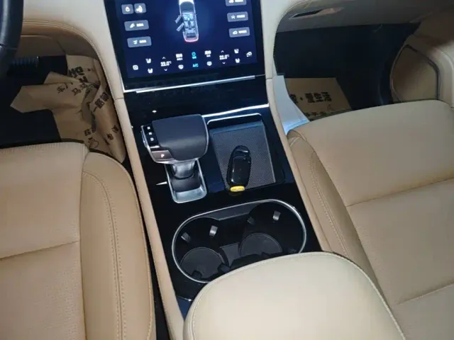 Li Auto ONE — Фото автомобиля 13