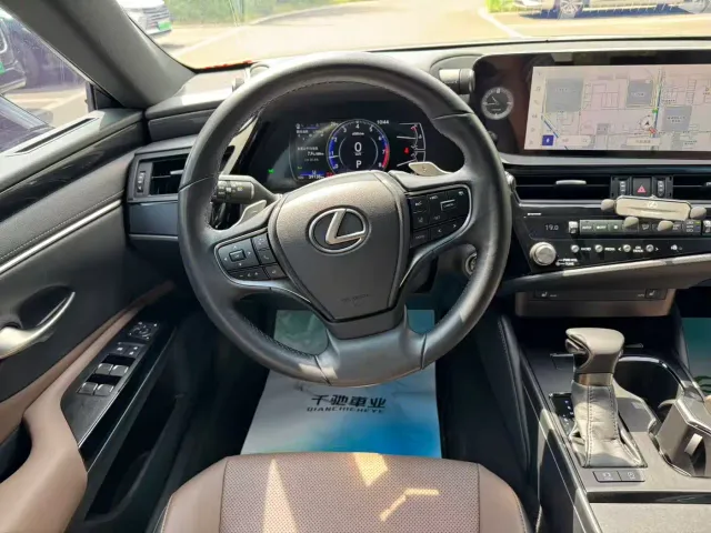 Lexus ES — Фото автомобиля 12