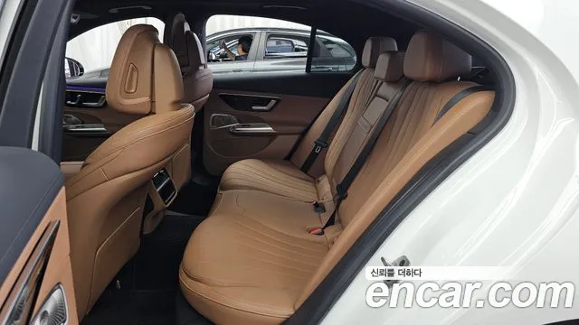Mercedes-Benz E-Class — Фото автомобиля 16