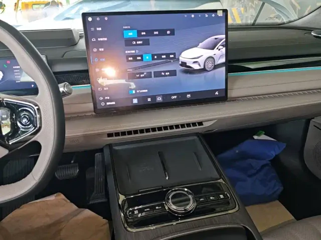 Geely Galaxy Xingyao 8 — Фото автомобиля 12